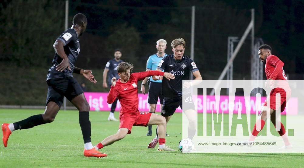 Men s, Soccer, 2026–2027 Season, 3rd Division, Matchday 9: TSV Havelse vs. FC Würzburger Kickers; from left: Tarsis Bonga (FC Würzburger Kickers), Robin Velasco (TSV Havelse), Xaver Kiefersauer, FC Würzburger Kickers; Jesse Tugbenyo, TSV Havelse; Hannover, Eilenriedestadion, Lower Saxony, Germany