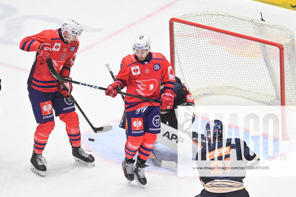 Ice hockey, Eishockey Champions League match: HC Dynamo Pardubice vs Vaxjo Lakers Hockey Club in Pardubice, Czech Republic, October 13, 2026. From left Jachym Kondelik of Pardubice, Dominik Hrnicko of Pardubice, Adam Ahman, goalie of Vaxjo, Brian Cooper of Vaxjo. (CTKxPhoto JosefxVostarek) CTKPhotoP2026101307095 CTKPhotoP2026101307095