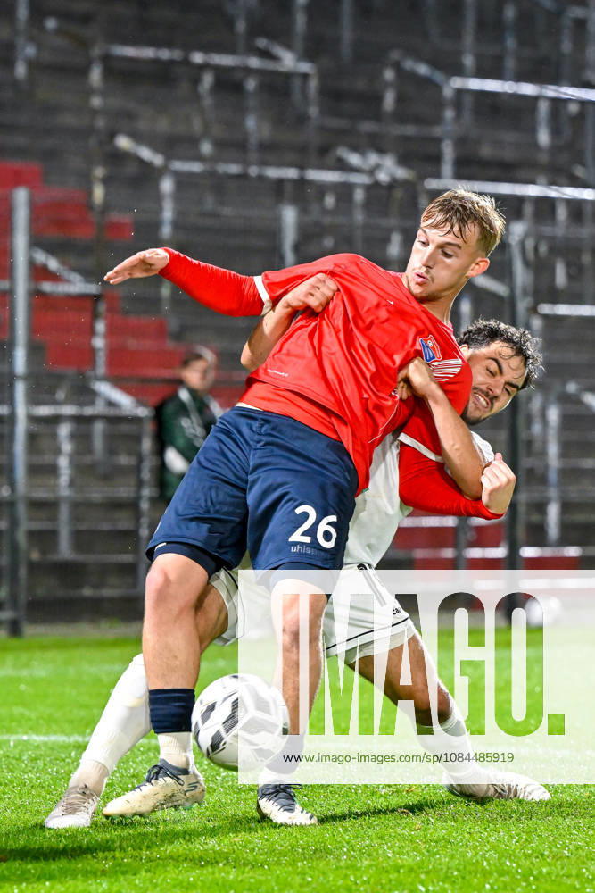 From left: Andy Breuer (Unterhaching), 26; Maximilian Holdenrieder (Landsberg), 14; in a one-on-one battle, duel, tackle, dynamic, action, 13, 10, 2026, Unterhaching, Germany, soccer, Bavarian Regional League, SpVgg Unterhaching vs. TSV 1882 Landsberg