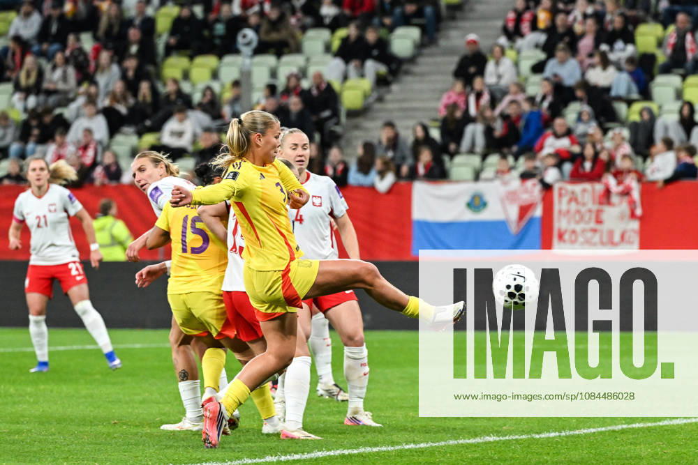 POLAND VS BELGIUM Amy Littel (3) of Belgium scores 1-1 and Belgium celebrate during a female soccer game between the national teams of Poland and Belgium , called the Red Flames , in the play-offs round 1 and 2nd leg for the European qualifiers , on Tuesday 13 October 2026 in Gdansk , POLAND . PHOTO SPORTPIX Stijn Audooren Sportpix.be Gdansk Polsat Plus Arena POLAND