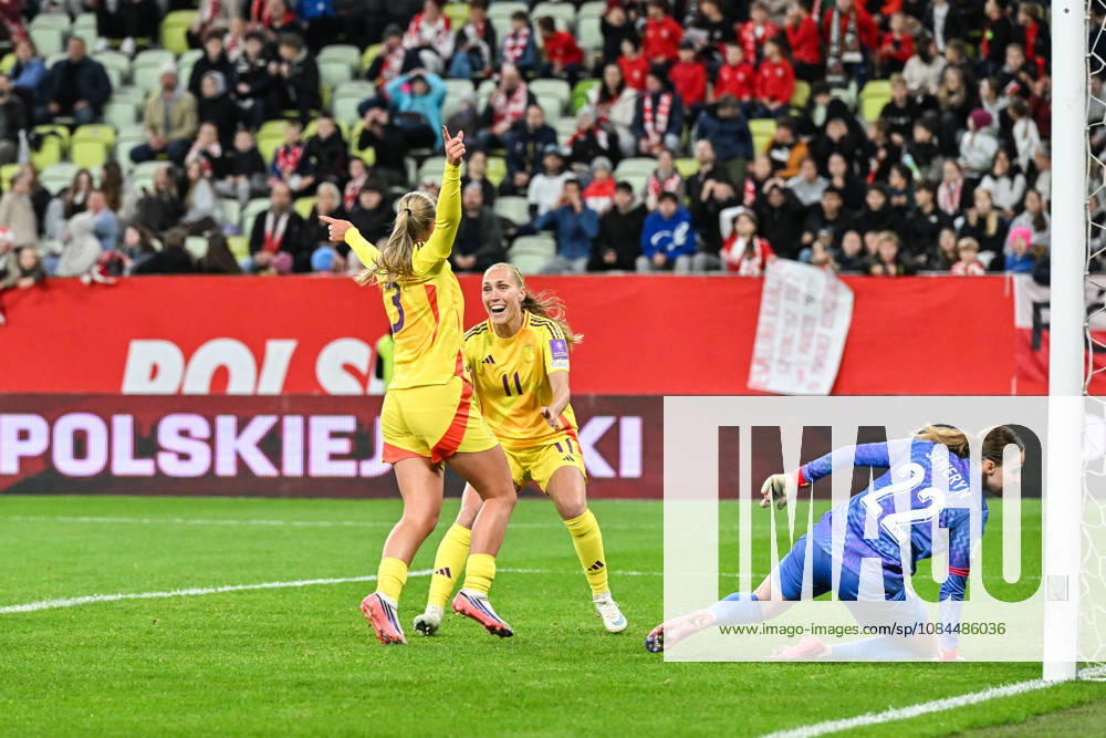 POLAND VS BELGIUM Amy Littel (3) of Belgium scores 1-1 and Belgium celebrate during a female soccer game between the national teams of Poland and Belgium , called the Red Flames , in the play-offs round 1 and 2nd leg for the European qualifiers , on Tuesday 13 October 2026 in Gdansk , POLAND . PHOTO SPORTPIX Stijn Audooren Sportpix.be Gdansk Polsat Plus Arena POLAND
