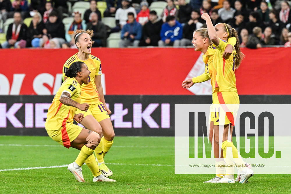 POLAND VS BELGIUM Amy Littel (3) of Belgium scores 1-1 and Belgium celebrate during a female soccer game between the national teams of Poland and Belgium , called the Red Flames , in the play-offs round 1 and 2nd leg for the European qualifiers , on Tuesday 13 October 2026 in Gdansk , POLAND . PHOTO SPORTPIX Stijn Audooren Sportpix.be Gdansk Polsat Plus Arena POLAND