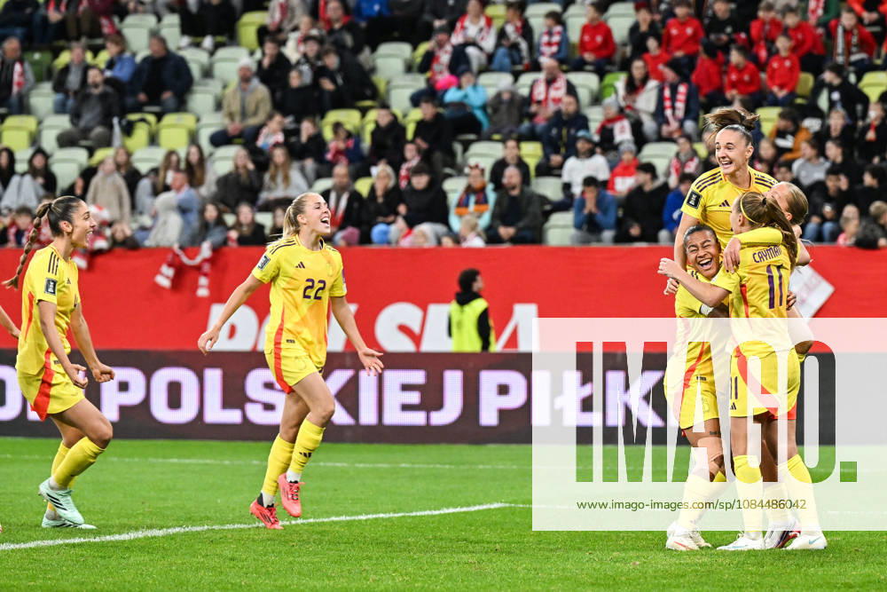 POLAND VS BELGIUM Amy Littel (3) of Belgium scores 1-1 and Belgium celebrate during a female soccer game between the national teams of Poland and Belgium , called the Red Flames , in the play-offs round 1 and 2nd leg for the European qualifiers , on Tuesday 13 October 2026 in Gdansk , POLAND . PHOTO SPORTPIX Stijn Audooren Sportpix.be Gdansk Polsat Plus Arena POLAND