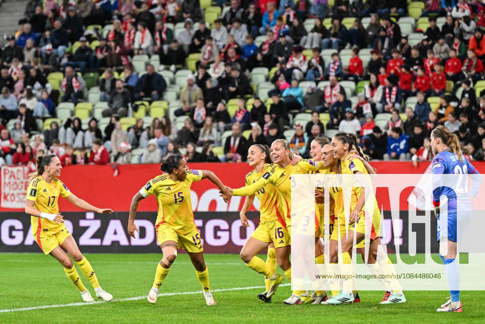 POLAND VS BELGIUM Amy Littel (3) of Belgium scores 1-1 and Belgium celebrate during a female soccer game between the national teams of Poland and Belgium , called the Red Flames , in the play-offs round 1 and 2nd leg for the European qualifiers , on Tuesday 13 October 2026 in Gdansk , POLAND . PHOTO SPORTPIX Stijn Audooren Sportpix.be Gdansk Polsat Plus Arena POLAND