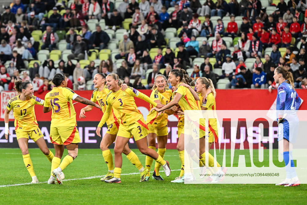 POLAND VS BELGIUM Amy Littel (3) of Belgium scores 1-1 and Belgium celebrate during a female soccer game between the national teams of Poland and Belgium , called the Red Flames , in the play-offs round 1 and 2nd leg for the European qualifiers , on Tuesday 13 October 2026 in Gdansk , POLAND . PHOTO SPORTPIX Stijn Audooren Sportpix.be Gdansk Polsat Plus Arena POLAND