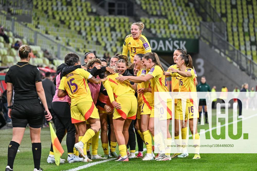 POLAND VS BELGIUM Amy Littel (3) of Belgium scores 1-1 and Belgium celebrate during a female soccer game between the national teams of Poland and Belgium , called the Red Flames , in the play-offs round 1 and 2nd leg for the European qualifiers , on Tuesday 13 October 2026 in Gdansk , POLAND . PHOTO SPORTPIX Stijn Audooren Sportpix.be Gdansk Polsat Plus Arena POLAND