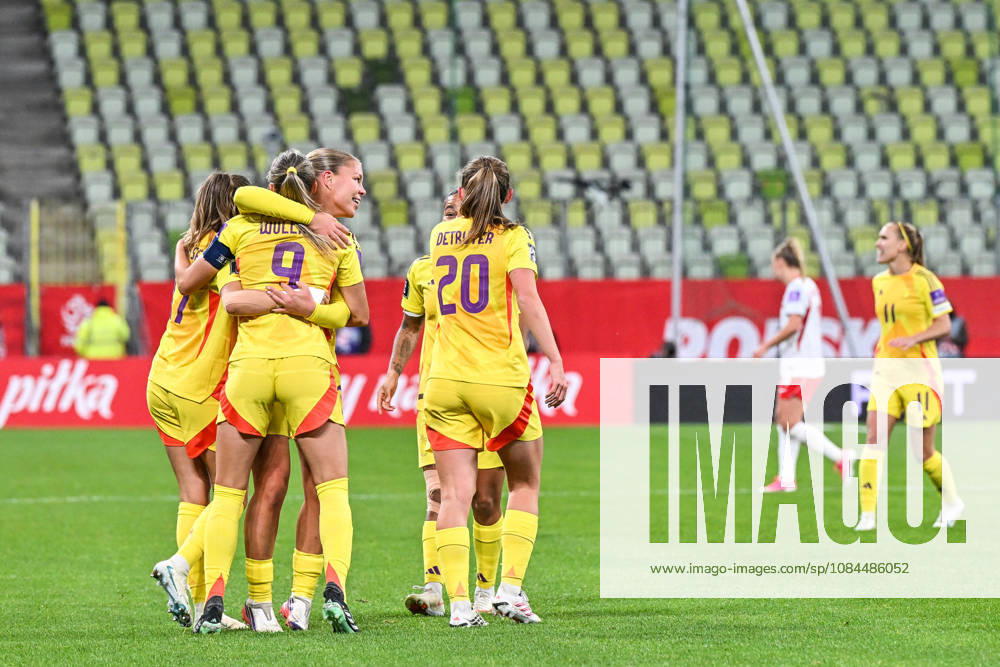 POLAND VS BELGIUM Amy Littel (3) of Belgium scores 1-1 and Belgium celebrate during a female soccer game between the national teams of Poland and Belgium , called the Red Flames , in the play-offs round 1 and 2nd leg for the European qualifiers , on Tuesday 13 October 2026 in Gdansk , POLAND . PHOTO SPORTPIX Stijn Audooren Sportpix.be Gdansk Polsat Plus Arena POLAND