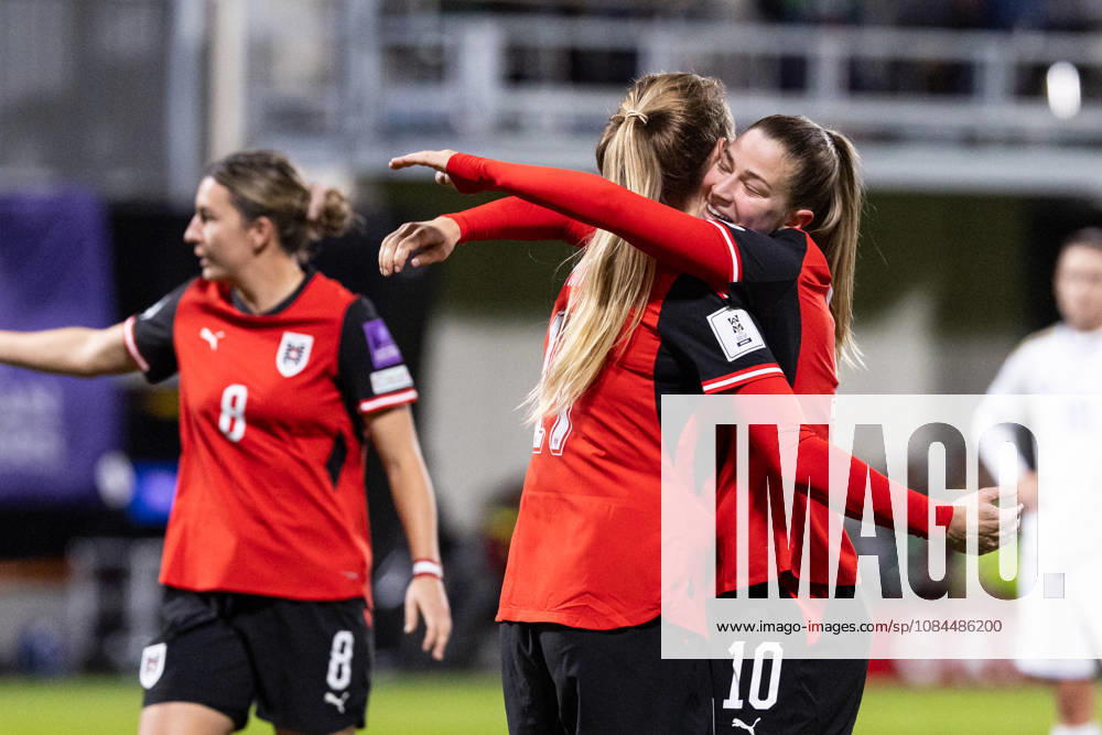 SOCCER - FIFA World Cup, WM, Weltmeisterschaft, Fussball 2027, quali, AUT vs KOS VIENNA,AUSTRIA,13.OCT.26 - SOCCER - FIFA Women s World Cup 2027, european qualifiers, OEFB international match, Länderspiel, Nationalmannschaft Austria vs Kosovo. Image shows the rejoicing of Sarah Puntigam and Marie Hoebinger (AUT). GEPAxpictures Rauthner
