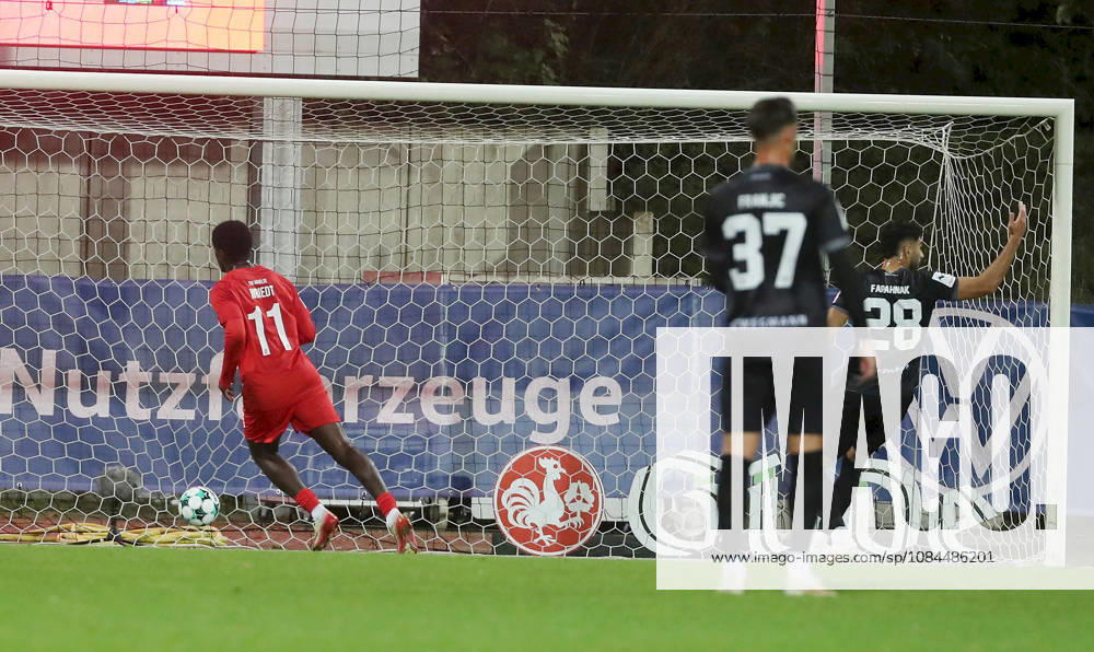 Men s, Soccer, 2026–2027 Season, 3rd Division, Matchday 9: TSV Havelse vs. FC Würzburger Kickers; from left: Kwasi Wriedt; TSV Havelse scores the 1–0 goal, Ivan Franjic, FC Würzburger Kickers; Ebrahim Farahnak, FC Würzburger Kickers; Hannover; Eilenriedestadion; Lower Saxony; Germany