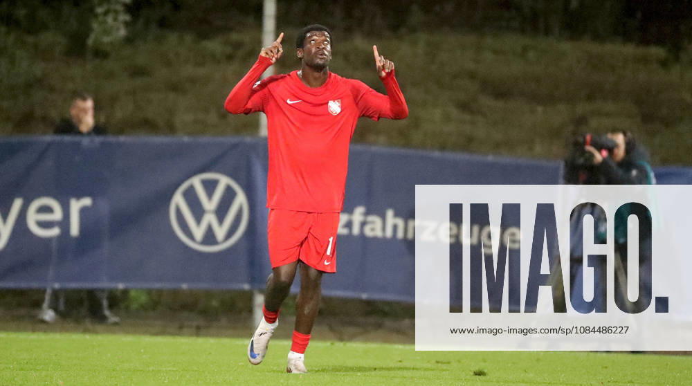 Men s, Soccer, 2026–2027 Season, 3rd Division, Matchday 9: TSV Havelse vs. FC Würzburger Kickers; from left: Kwasi Wriedt of TSV Havelse celebrating the goal; goal celebration; cheering over the 1–0 goal; cutaway shot; single frame; action at the Eilenriedestadion in Hanover, Lower Saxony, Germany