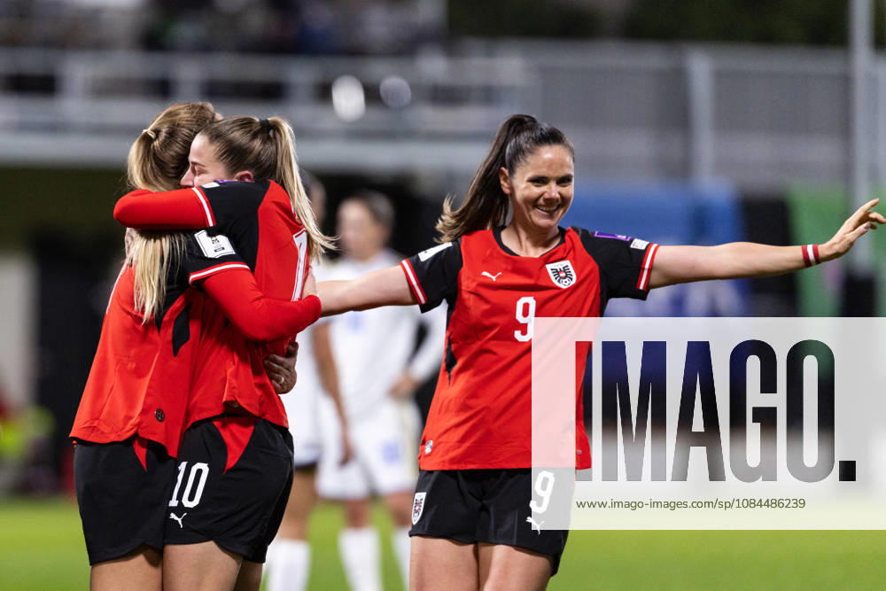 SOCCER - FIFA World Cup, WM, Weltmeisterschaft, Fussball 2027, quali, AUT vs KOS VIENNA,AUSTRIA,13.OCT.26 - SOCCER - FIFA Women s World Cup 2027, european qualifiers, OEFB international match, Länderspiel, Nationalmannschaft Austria vs Kosovo. Image shows the rejoicing of Sarah Puntigam, Marie Hoebinger and Sarah Zadrazil (AUT). GEPAxpictures Rauthner