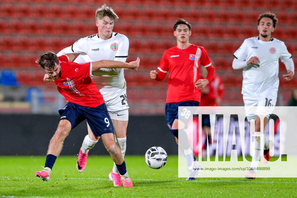 From left: Jeroen Krupa (Unterhaching), 9 Benedikt Kuhn (Landsberg), 24 in a one-on-one, duel, tackle, dynamic, action, 13 10 2026, Unterhaching, Germany, soccer, Bavarian Regional League, SpVgg Unterhaching vs. TSV 1882 Landsberg
