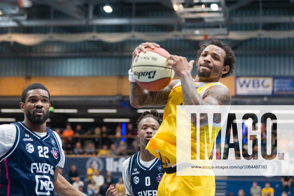 Malcom Delpeche, Bristol, 22; Cam Holden, Bristol, 0; DeLonnie Hunt, MBC, 3; Syntainics MBC vs. Bristol Flyers, European North Basketball League (ENBL), 2026 27, Germany, United Kingdom, October 13, 2026, Weissenfels Stadthalle, Saxony-Anhalt, Germany