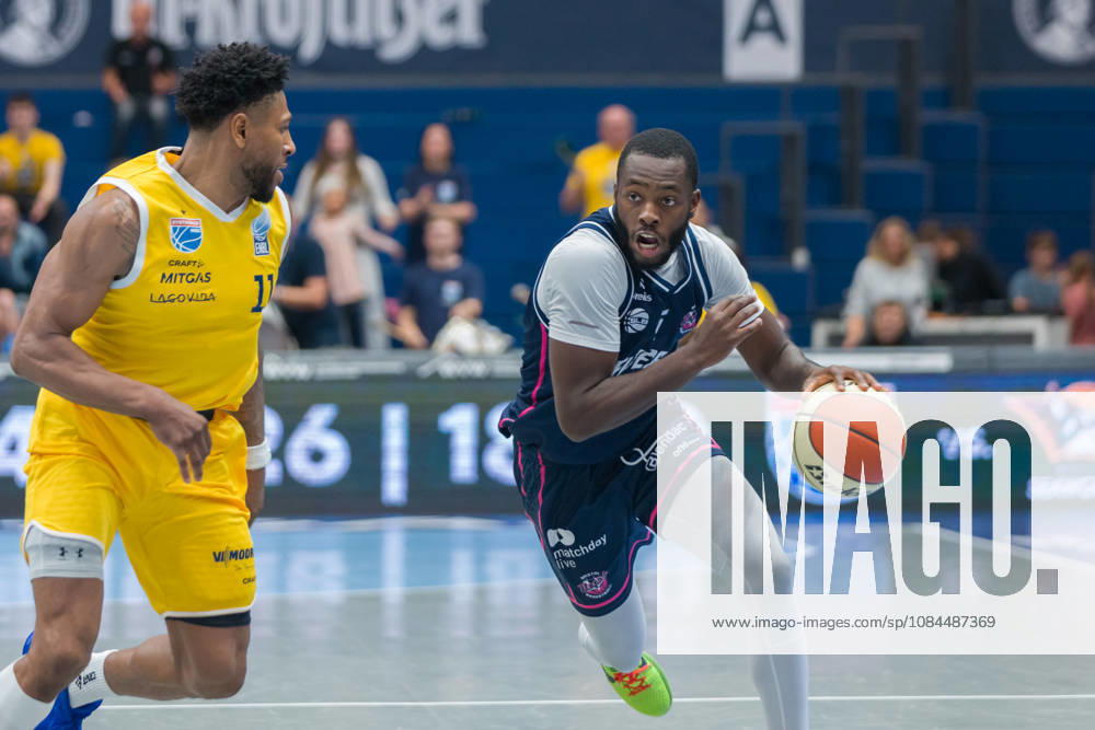 Anthony Gaines MBC, 11, Davion Bailey Bristol, 5, Syntainics MBC vs. Bristol Flyers, European North Basketball League (ENBL), 2026–27, Germany, United Kingdom, October 13, 2026, Weissenfels Stadthalle, Saxony-Anhalt, Germany
