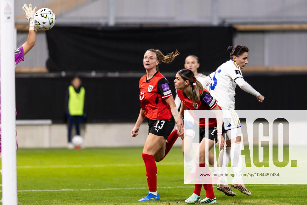 SOCCER - FIFA World Cup, WM, Weltmeisterschaft, Fussball 2027, quali, AUT vs KOS VIENNA,AUSTRIA,13.OCT.26 - SOCCER - FIFA Women s World Cup 2027, european qualifiers, OEFB international match, Länderspiel, Nationalmannschaft Austria vs Kosovo. Image shows Virginia Kirchberger, Eileen Campbell (AUT) and Marigone Tahiri (KOS). Keywords: goal. GEPAxpictures Rauthner