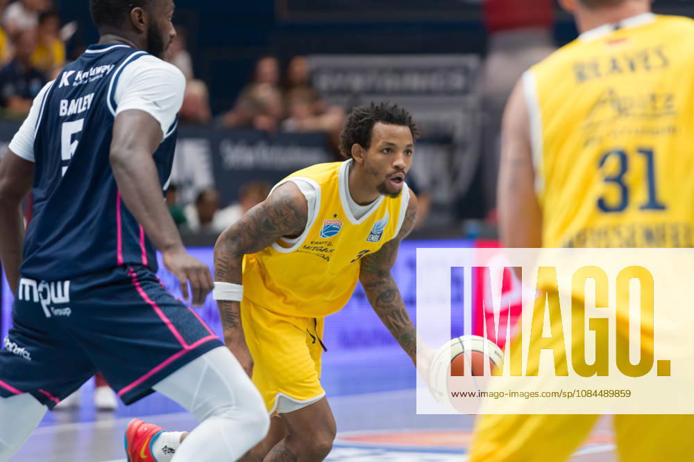 Davion Bailey Bristol, 5, DeLonnie Hunt MBC, 3, Syntainics MBC vs. Bristol Flyers, European North Basketball League (ENBL), October 27, 2026, Germany, United Kingdom, October 13, 2026, Weissenfels Stadthalle, Saxony-Anhalt, Germany