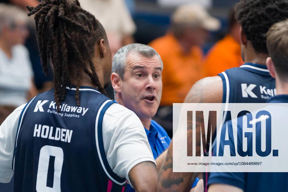 Andreas Kapoulas, Bristol, Head Coach, Timeout, Syntainics MBC vs. Bristol Flyers, European North Basketball League (ENBL), 2026–27, Germany, United Kingdom, October 13, 2026, Weissenfels Stadthalle, Saxony-Anhalt, Germany