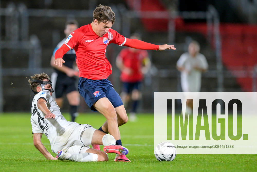 From left: Kilian Pittrich (Landsberg), 21; Jakob Schmid (Unterhaching), 15; in a one-on-one battle, duel, tackle, dynamic, action, 13, 10, 2026, Unterhaching, Germany, soccer, Bavarian Regional League, SpVgg Unterhaching vs. TSV 1882 Landsberg