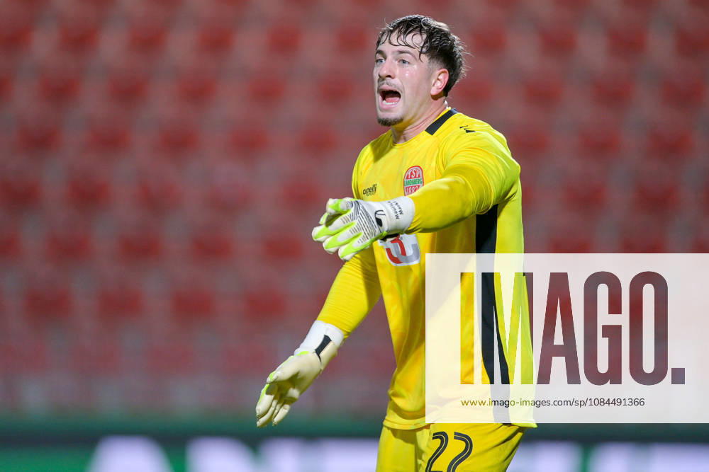 Maurice Merkl, goalkeeper, Landsberg, 22, giving instructions, gesturing with his arms, single frame, action, October 13, 2026, Unterhaching, Germany, soccer, Bavarian Regional League, SpVgg Unterhaching vs. TSV 1882 Landsberg