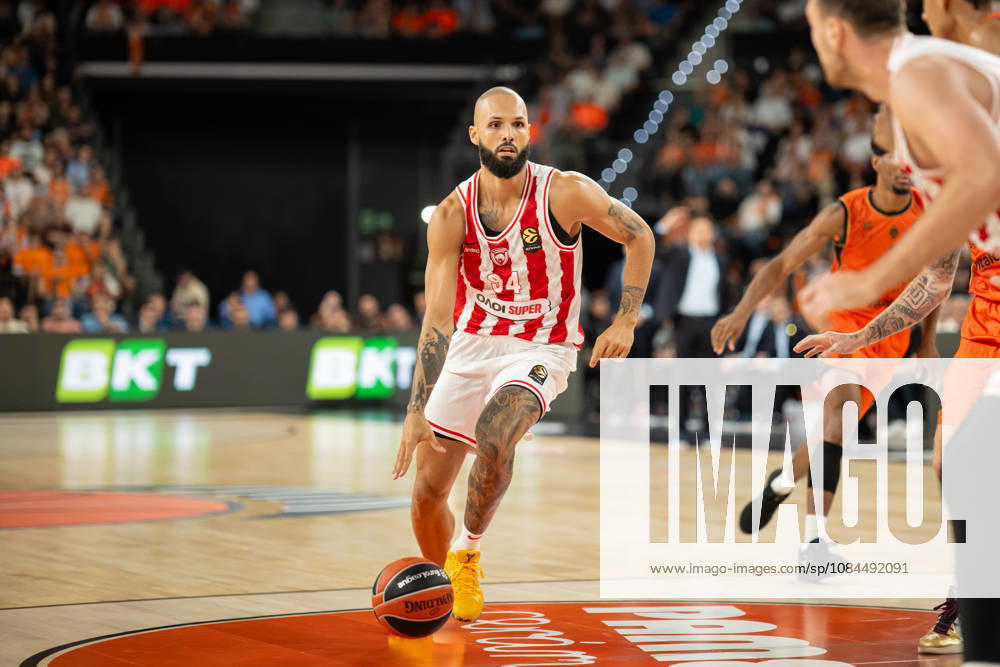 EuroLeague Round 5 match between Valencia Basket and Olympiacos Piraeu Evan Fournier of Olympiacos Piraeus in action during the EuroLeague Round 5 match between Valencia Basket and Olympiacos Piraeu at Roig Arena, (Valencia ) on October 13, 2026.