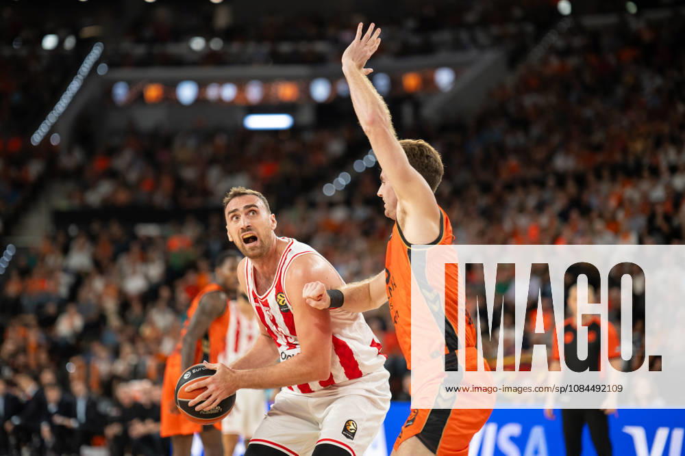 EuroLeague Round 5 match between Valencia Basket and Olympiacos Piraeu Nikola Milutinov of Olympiacos Piraeus in action during the EuroLeague Round 5 match between Valencia Basket and Olympiacos Piraeu at Roig Arena, (Valencia ) on October 13, 2026.