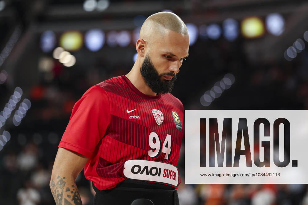 Evan Fournier of Olympiacos Piraeus warms up during the Euroleague Basketball Regular Season Round 5 game between Valencia Basket and Olympiacos Piraeus Roster at Roig Arena on October 13, 2026 in Valencia, Spain. Valencia Spain - ZUMAa181 20261013_zaa_a181_014