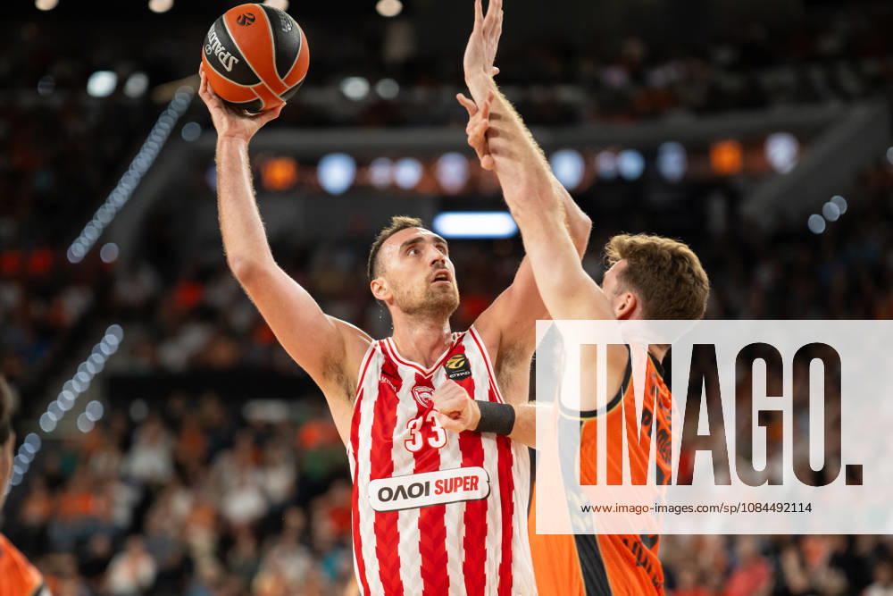 EuroLeague Round 5 match between Valencia Basket and Olympiacos Piraeu Nikola Milutinov of Olympiacos Piraeus in action during the EuroLeague Round 5 match between Valencia Basket and Olympiacos Piraeu at Roig Arena, (Valencia ) on October 13, 2026.