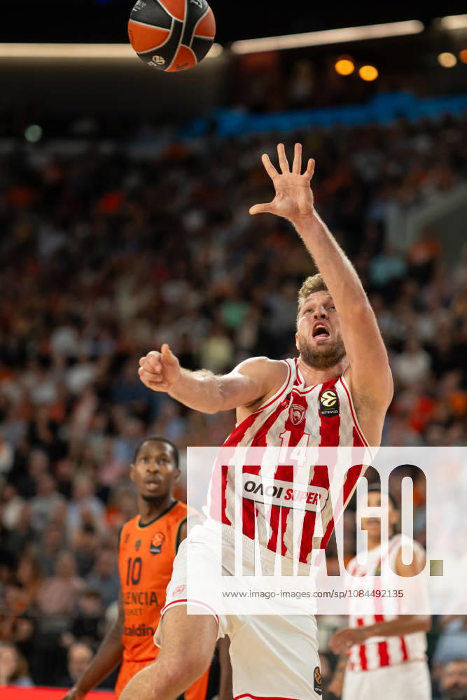EuroLeague Round 5 match between Valencia Basket and Olympiacos Piraeu Sasha Vezenkov of Olympiacos Piraeus in action during the EuroLeague Round 5 match between Valencia Basket and Olympiacos Piraeu at Roig Arena, (Valencia ) on October 13, 2026.