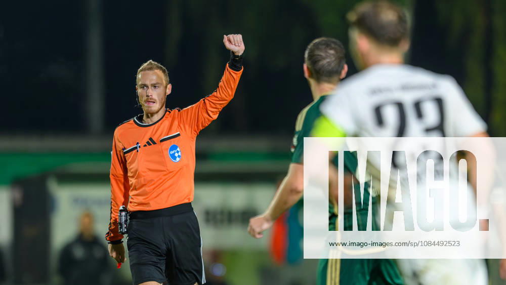 Soccer Season 2026–2027 Bavarian Regional League Matchday 14 SC Eltersdorf vs. SV Wacker Burghausen JoTe Stefan Treiber, Referee