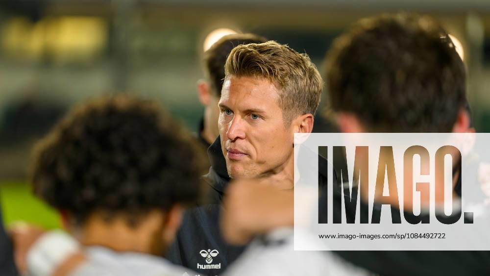 Soccer Season 2026–2027 Bavarian Regional League Matchday 14 SC Eltersdorf vs. SV Wacker Burghausen JoTe Matthias Ostrzolek, Coach of Wacker Burghausen