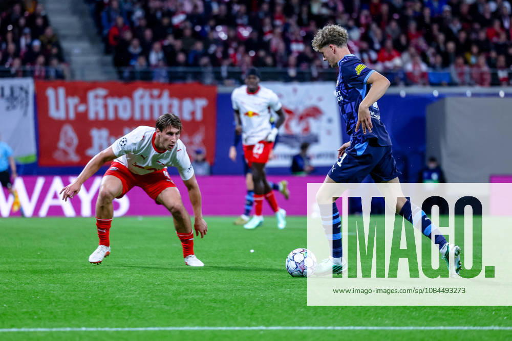 Willi Orban (RB Leipzig, 04) defends against Sven Mijnans (PSV Eindhoven, 21) in possession, GER, RB Leipzig vs. PSV Eindhoven, Soccer, UEFA Champions League, Matchday 2, 2026–2027 season, October 13, 2026, GER, RB Leipzig vs. PSV Eindhoven, Soccer, UEFA Champions League, Matchday 2, 2026–2027 season, October 13, 2026, Germany