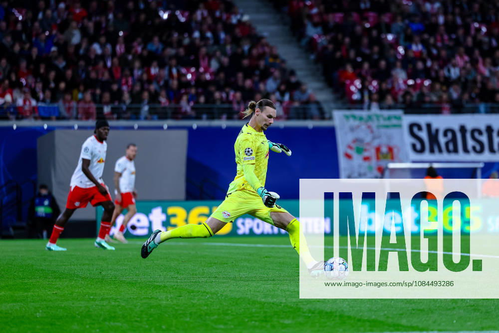 Kick-off by Maarten Vandevoordt, RB Leipzig, 26, GER, RB Leipzig vs. PSV Eindhoven, Soccer, UEFA Champions League, Matchday 2, 2026–2027 Season, October 13, 2026, GER, RB Leipzig vs. PSV Eindhoven, Soccer, UEFA Champions League, Matchday 2, 2026–2027 season, October 13, 2026, Germany