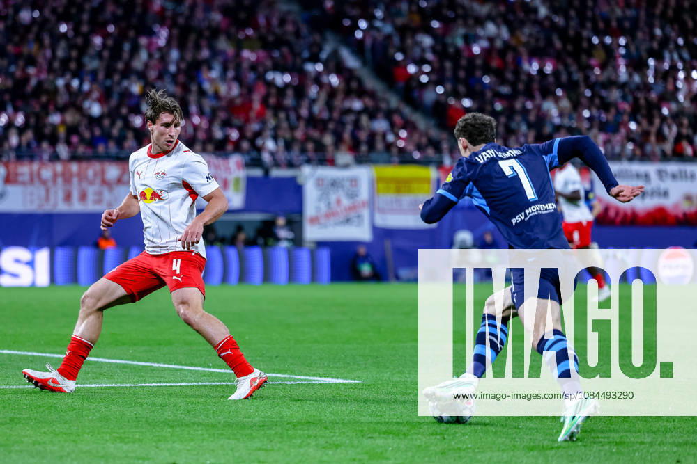 Willi Orban (RB Leipzig, 04) defends against Ruben van Bommel (PSV Eindhoven, 07) in possession, GER, RB Leipzig vs. PSV Eindhoven, Soccer, UEFA Champions League, Matchday 2, 2026–2027 season, October 13, 2026, GER, RB Leipzig vs. PSV Eindhoven, Soccer, UEFA Champions League, Matchday 2, 2026–2027 season, October 13, 2026, Germany
