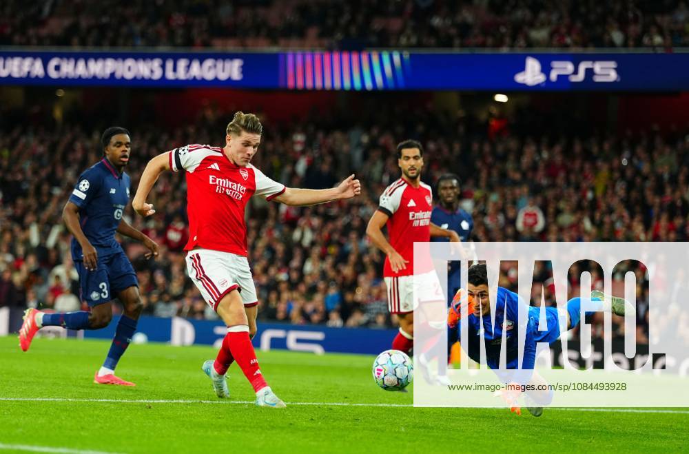 Lille goalkeeper Berke Ozer denies Viktor Gyokeres of Arsenal Arsenal v Lille, UEFA Champions League, Football, Emirates Stadium, London, UK - 13 Oct 2026London Emirates Stadium United Kingdom