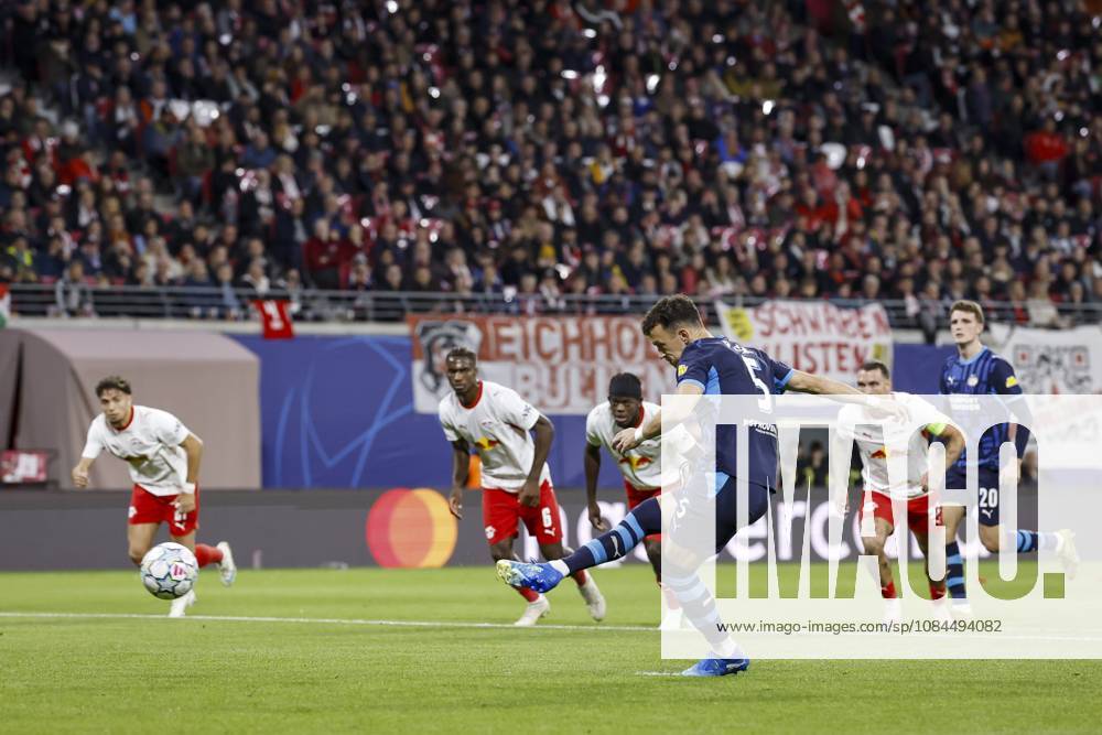 LEIPZIG - Ivan Perisic of PSV Eindhoven shoots at goal following a missed penalty during the UEFA Champions League match between RB Leipzig and PSV Eindhoven at the RB Arena on October 13, 2026, in Leipzig, Germany. MAURICE VAN STEEN ANP ANPxSportx IVx 572348741 originalFilename: 572348741