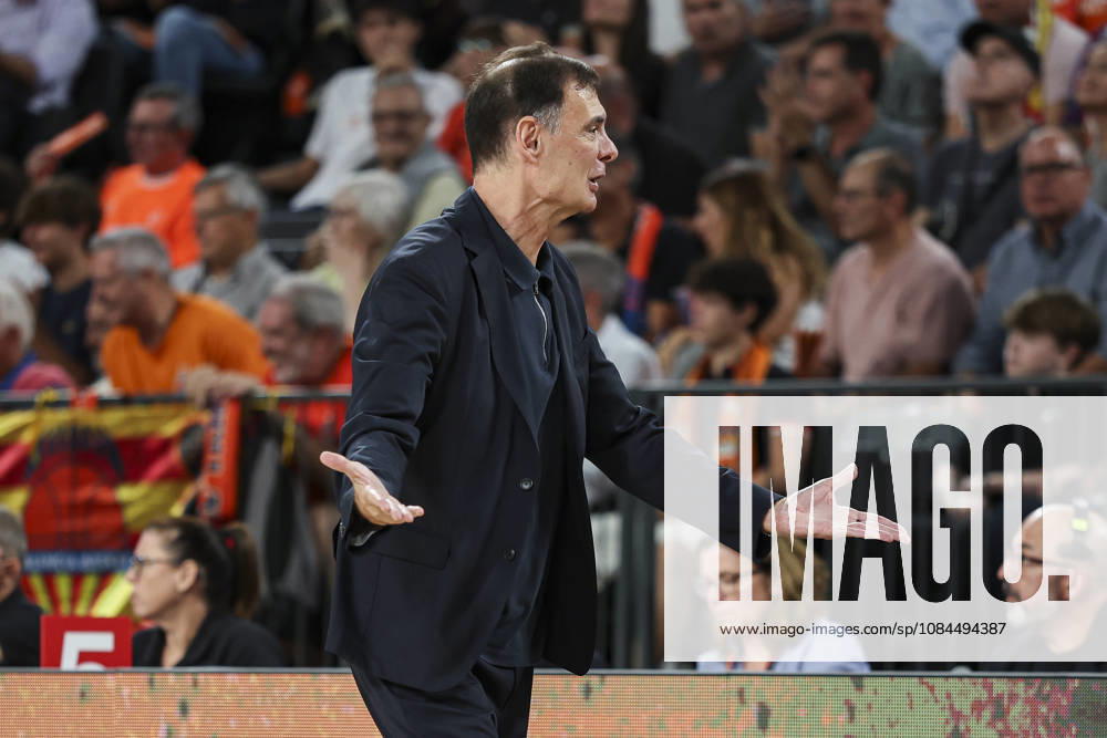 Georgios Bartzokas, head coach of Olympiacos Piraeus gestures during the Euroleague Basketball Regular Season Round 5 game between Valencia Basket and Olympiacos Piraeus Roster at Roig Arena on October 13, 2026 in Valencia, Spain. Valencia Spain - ZUMAa181 20261013_zaa_a181_055