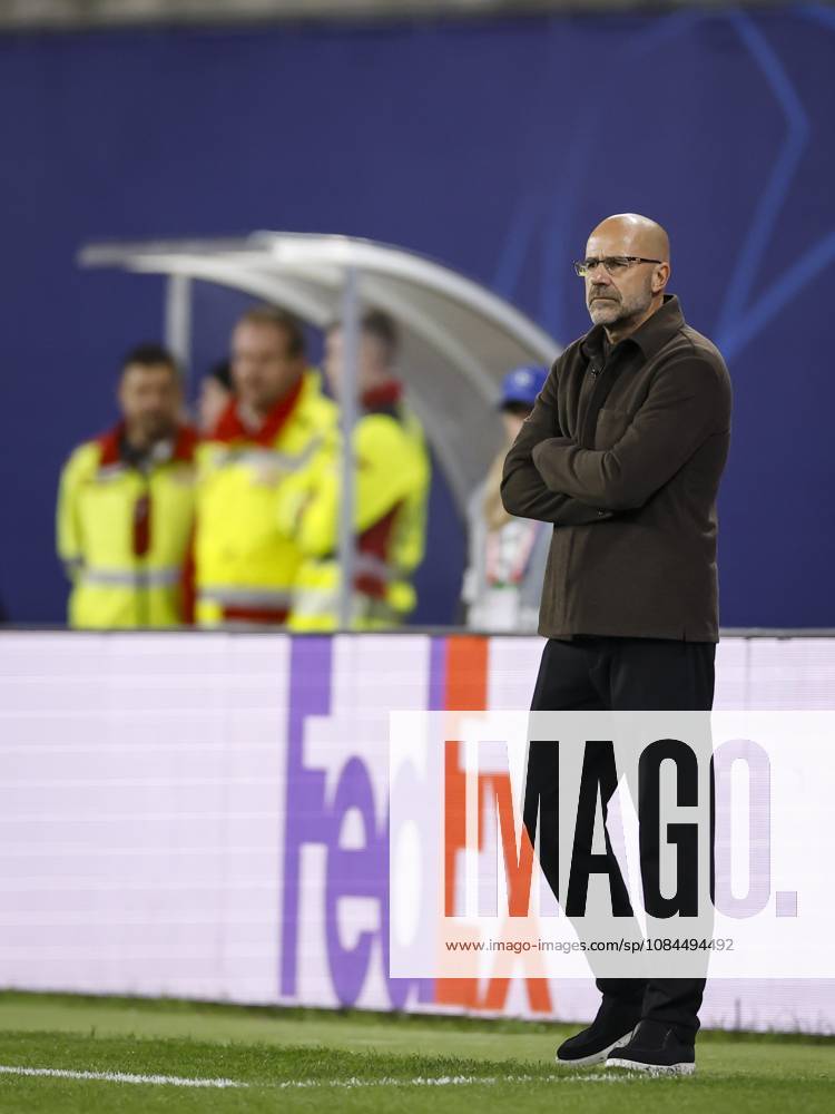LEIPZIG - PSV Eindhoven coach Peter Bosz during the UEFA Champions League match between RB Leipzig and PSV Eindhoven at the RB Arena on October 13, 2026 in Leipzig, Germany. MAURICE VAN STEEN ANP ANPxSportx IVx 572350405 originalFilename: 572350405