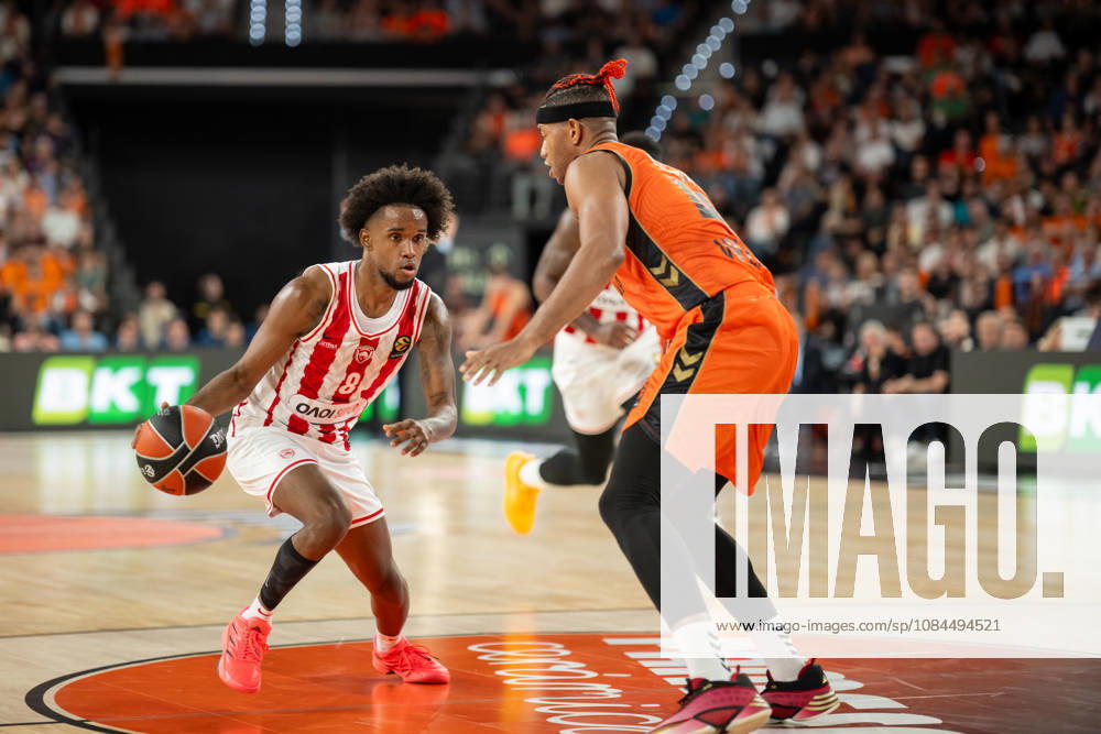 EuroLeague Round 5 match between Valencia Basket and Olympiacos Piraeu Jean Montero of Olympiacos Piraeus in action during the EuroLeague Round 5 match between Valencia Basket and Olympiacos Piraeu at Roig Arena, (Valencia ) on October 13, 2026.