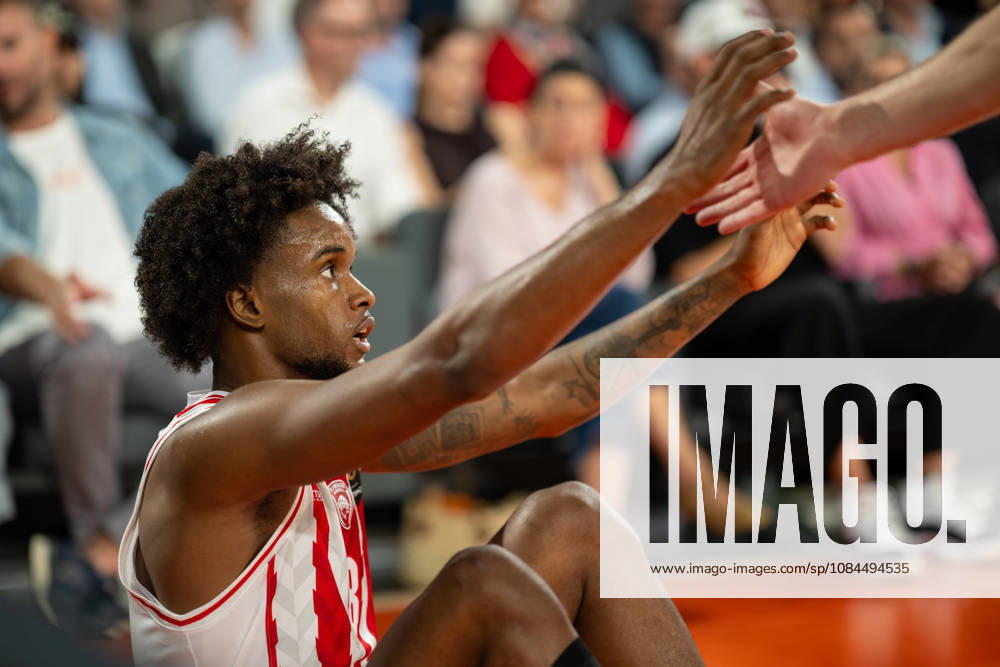 EuroLeague Round 5 match between Valencia Basket and Olympiacos Piraeu Jean Montero of Olympiacos Piraeus in action during the EuroLeague Round 5 match between Valencia Basket and Olympiacos Piraeu at Roig Arena, (Valencia ) on October 13, 2026.