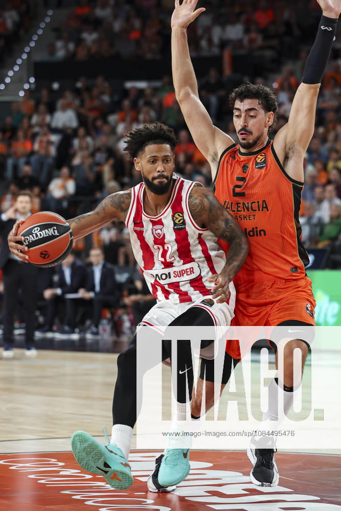 Tyler Dorsey of Olympiacos Piraeus and Josep Puerto of Valencia Basket in action during the Euroleague Basketball Regular Season Round 5 game between Valencia Basket and Olympiacos Piraeus Roster at Roig Arena on October 13, 2026 in Valencia, Spain. Valencia Spain - ZUMAa181 20261013_zaa_a181_061