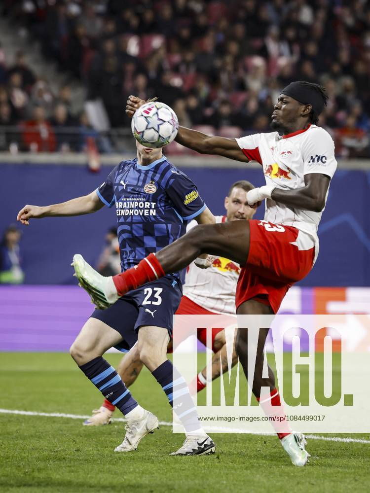 LEIPZIG - (lr) Mikkel Bro Hansen of PSV Eindhoven and Castello Lukeba of RB Leipzig during the UEFA Champions League match between RB Leipzig and PSV Eindhoven at the RB Arena on 13 October 2026 in Leipzig, Germany. MAURICE VAN STEEN ANP ANPxSportx IVx 572359366 originalFilename: 572359366
