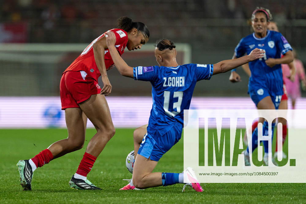 SION, SWITZERLAND, OCTOBER 13 : Sydney Schertenleib of Switzerland dribbles during the FIFA Women s World Cup 2027 Women s European Qualifiers Play-offs game between Switzerland and Israel at Stade de Tourbillon on October 13, 2026 in Sion, Switzerland.