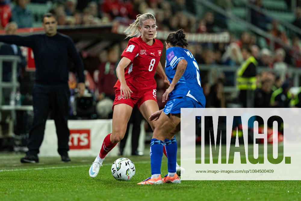 SION, SWITZERLAND, OCTOBER 13 : Nadine Riesen of Switzerland dribbles during the FIFA Women s World Cup 2027 Women s European Qualifiers Play-offs game between Switzerland and Israel at Stade de Tourbillon on October 13, 2026 in Sion, Switzerland.