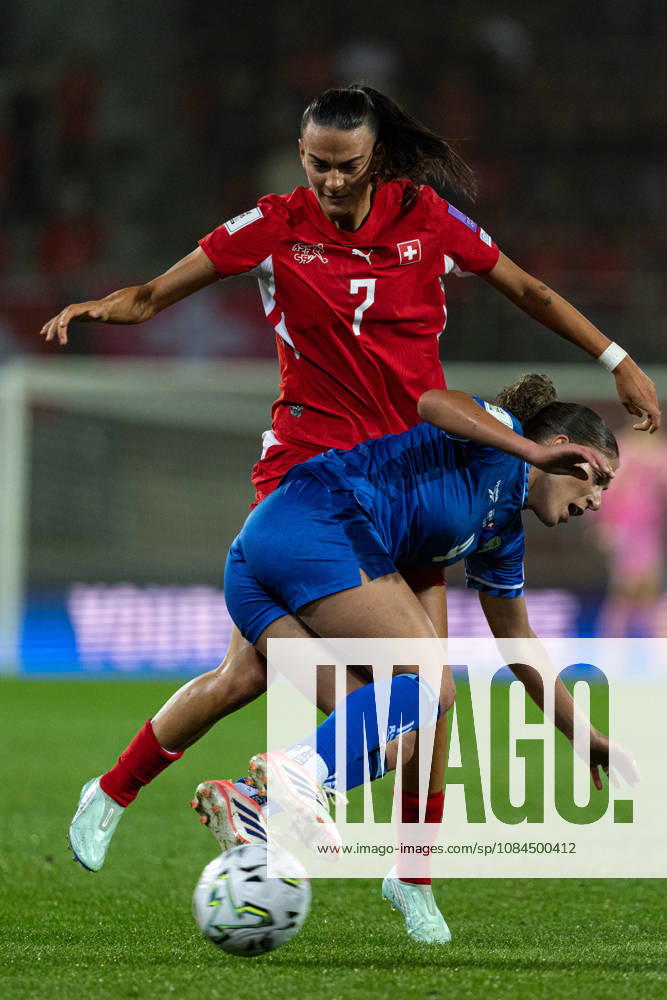 SION, SWITZERLAND, OCTOBER 13 : Duel between Itaf Alkisi of Israel and Riola Xhemaili of Switzerland during the FIFA Women s World Cup 2027 Women s European Qualifiers Play-offs game between Switzerland and Israel at Stade de Tourbillon on October 13, 2026 in Sion, Switzerland.