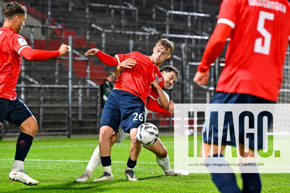 From left: Andy Breuer (Unterhaching), 26; Maximilian Holdenrieder (Landsberg), 14; in a one-on-one battle, duel, tackle, dynamic, action, 13, 10, 2026, Unterhaching, Germany, soccer, Bavarian Regional League, SpVgg Unterhaching vs. TSV 1882 Landsberg