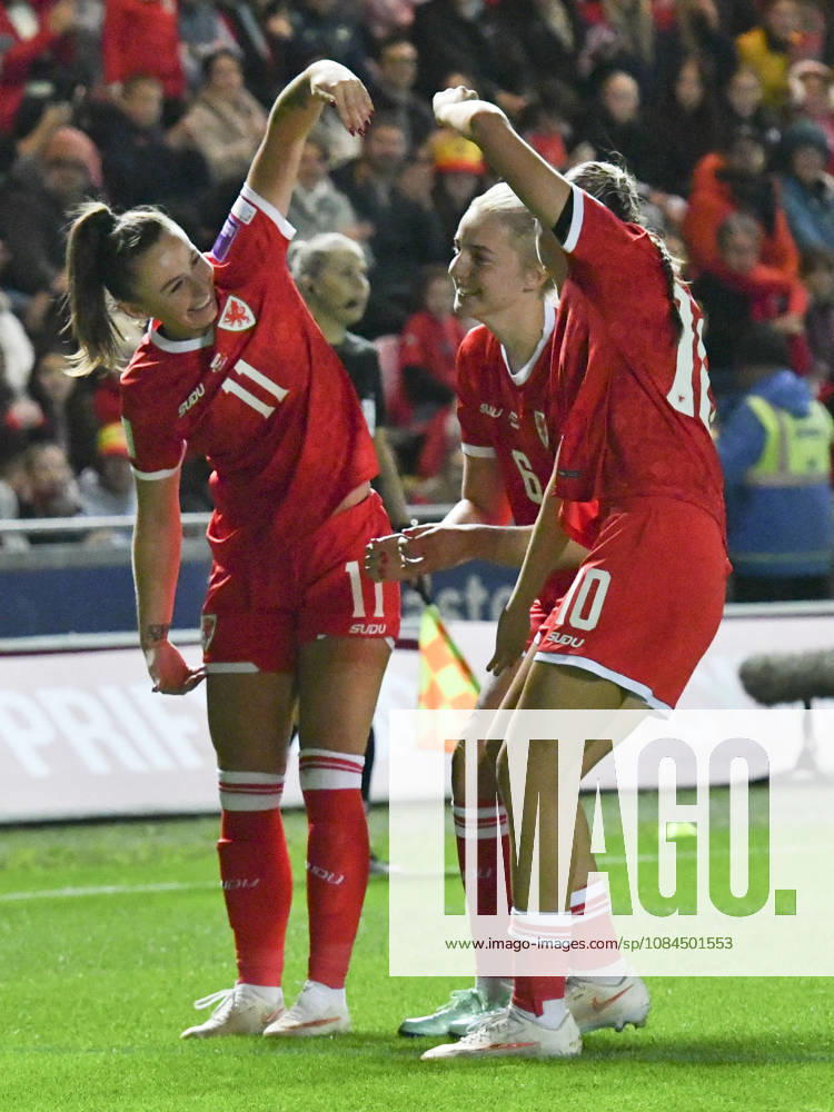 Football - Womens World Cup Qualifier - UEFA Play-Offs, Round One, Path Two - Second Leg: Wales (1) vs. Albania (0) - Parc y Scarlets, Llanelli - Tuesday 13th October 2026 Hannah Cain WALES, Mayzee Davies WALES & Mared Griffiths WALES celebrates their team s first goal colorsport winston bynorth i