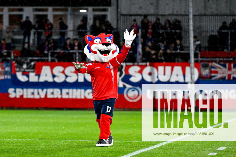 Mascot FONSI gets the fans fired up before the game, October 13, 2026, Unterhaching, Germany, Soccer, Bavarian Regional League, SpVgg Unterhaching vs. TSV 1882 Landsberg