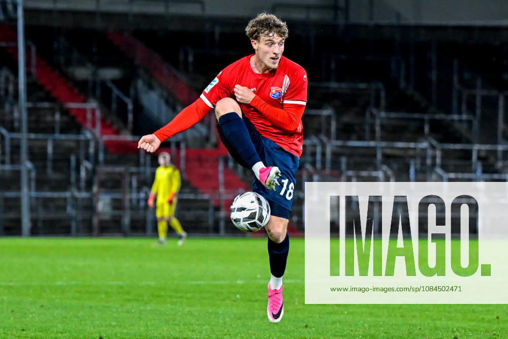 Dominik Lindermeir, Unterhaching, 18, on the ball, October 13, 2026, Unterhaching, Germany, soccer, Bavarian Regional League, SpVgg Unterhaching vs. TSV 1882 Landsberg