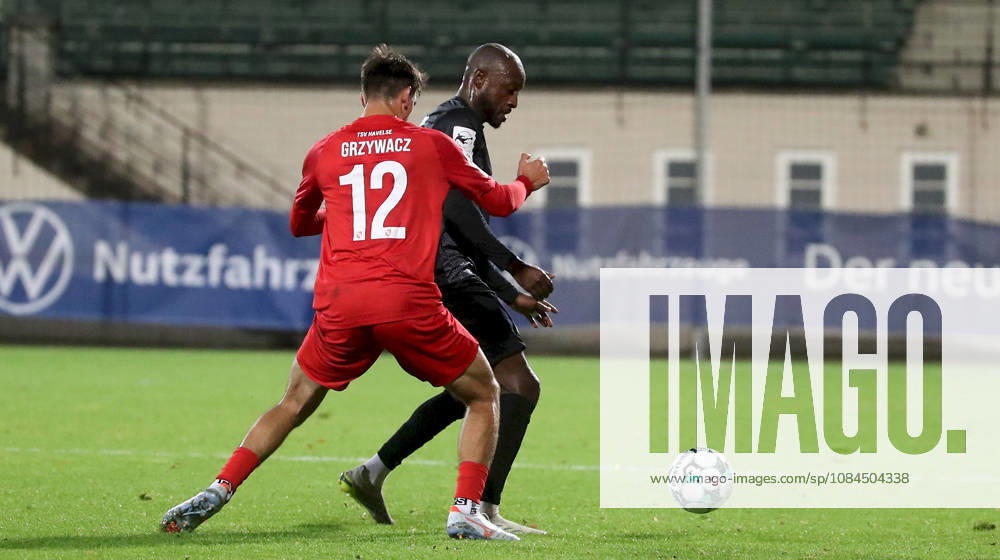 Men s, Soccer, 2026–2027 Season, 3rd Division, Matchday 9: TSV Havelse vs. FC Würzburger Kickers; from left: Eryk Grzywacz (TSV Havelse), David Kinsombi (FC Würzburger Kickers); Eilenriedestadion, Hanover, Lower Saxony, Germany