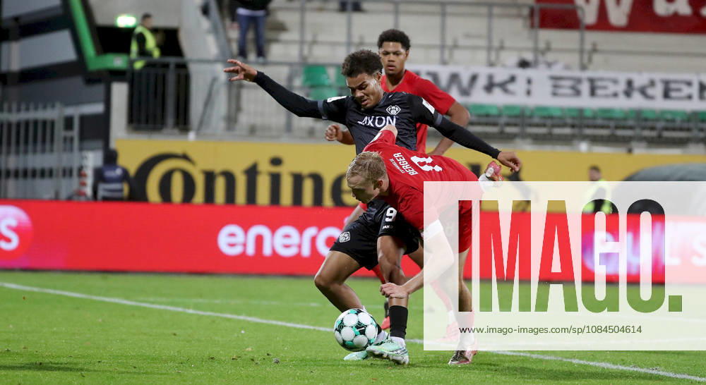 Men s, Soccer, 2026–2027 Season, 3rd Division, Matchday 9: TSV Havelse vs. FC Würzburger Kickers; from left: Yannick Mausehund (TSV Havelse), Jermain Nischalke (FC Würzburger Kickers), Johann Berger (TSV Havelse); Hannover, Eilenriedestadion, Lower Saxony, Germany